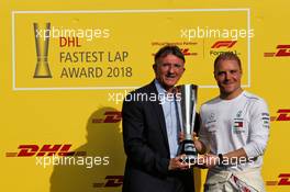 Valtteri Bottas (FIN) Mercedes AMG F1 receives the DHL Fastest Lap Award. 25.11.2018. Formula 1 World Championship, Rd 21, Abu Dhabi Grand Prix, Yas Marina Circuit, Abu Dhabi, Race Day.