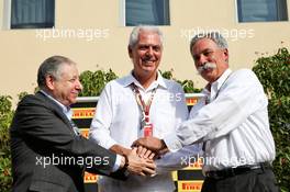 Pirelli extend their partnership with Formula 1 until 2023: (L to R): Jean Todt (FRA) FIA President; Marco Tronchetti Provera (ITA) Pirelli Chairman; Chase Carey (USA) Formula One Group Chairman. 25.11.2018. Formula 1 World Championship, Rd 21, Abu Dhabi Grand Prix, Yas Marina Circuit, Abu Dhabi, Race Day.