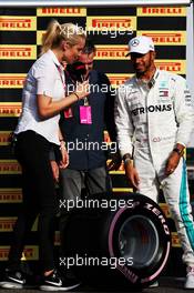 Lewis Hamilton (GBR) Mercedes AMG F1 receives the Pirelli Pole Position Award. 25.11.2018. Formula 1 World Championship, Rd 21, Abu Dhabi Grand Prix, Yas Marina Circuit, Abu Dhabi, Race Day.