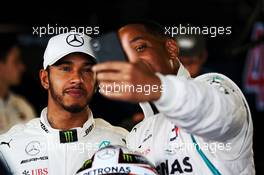 (L to R): Lewis Hamilton (GBR) Mercedes AMG F1 with Will Smith (USA) Actor. 25.11.2018. Formula 1 World Championship, Rd 21, Abu Dhabi Grand Prix, Yas Marina Circuit, Abu Dhabi, Race Day.