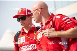 (L to R): Kimi Raikkonen (FIN) Ferrari with Mark Arnall (GBR) Personal Trainer. 25.11.2018. Formula 1 World Championship, Rd 21, Abu Dhabi Grand Prix, Yas Marina Circuit, Abu Dhabi, Race Day.