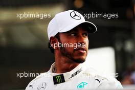 Lewis Hamilton (GBR) Mercedes AMG F1 on the drivers parade. 25.11.2018. Formula 1 World Championship, Rd 21, Abu Dhabi Grand Prix, Yas Marina Circuit, Abu Dhabi, Race Day.
