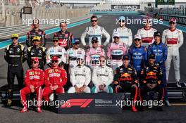 The drivers end of season photograph. 25.11.2018. Formula 1 World Championship, Rd 21, Abu Dhabi Grand Prix, Yas Marina Circuit, Abu Dhabi, Race Day.