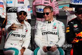 (L to R): Lewis Hamilton (GBR) Mercedes AMG F1 and Valtteri Bottas (FIN) Mercedes AMG F1 at the end of season photograph. 25.11.2018. Formula 1 World Championship, Rd 21, Abu Dhabi Grand Prix, Yas Marina Circuit, Abu Dhabi, Race Day.