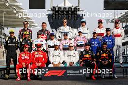 The drivers end of season photograph. 25.11.2018. Formula 1 World Championship, Rd 21, Abu Dhabi Grand Prix, Yas Marina Circuit, Abu Dhabi, Race Day.