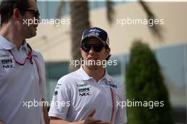 Sergio Perez (MEX) Racing Point Force India F1 Team with Will Ponissi (ITA) Racing Point Force India F1 Team Communications Coordinator. 25.11.2018. Formula 1 World Championship, Rd 21, Abu Dhabi Grand Prix, Yas Marina Circuit, Abu Dhabi, Race Day.