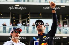 (L to R): Sergio Perez (MEX) Racing Point Force India F1 Team and Daniel Ricciardo (AUS) Red Bull Racing on the drivers parade. 25.11.2018. Formula 1 World Championship, Rd 21, Abu Dhabi Grand Prix, Yas Marina Circuit, Abu Dhabi, Race Day.