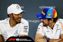 (L to R): Lewis Hamilton (GBR) Mercedes AMG F1 and Fernando Alonso (ESP) McLaren in the FIA Press Conference. 22.11.2018. Formula 1 World Championship, Rd 21, Abu Dhabi Grand Prix, Yas Marina Circuit, Abu Dhabi, Preparation Day.