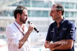 (L to R): Chris Medland (GBR) Journalist with Robert Kubica (POL) Williams Reserve and Development Driver. 22.11.2018. Formula 1 World Championship, Rd 21, Abu Dhabi Grand Prix, Yas Marina Circuit, Abu Dhabi, Preparation Day.