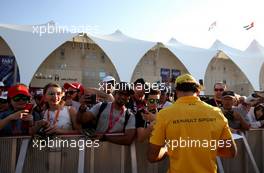 Carlos Sainz Jr (ESP) Renault F1 Team  22.11.2018. Formula 1 World Championship, Rd 21, Abu Dhabi Grand Prix, Yas Marina Circuit, Abu Dhabi, Preparation Day.