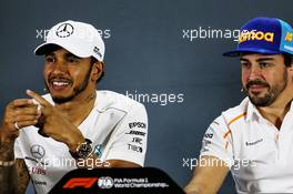 (L to R): Lewis Hamilton (GBR) Mercedes AMG F1 and Fernando Alonso (ESP) McLaren in the FIA Press Conference. 22.11.2018. Formula 1 World Championship, Rd 21, Abu Dhabi Grand Prix, Yas Marina Circuit, Abu Dhabi, Preparation Day.