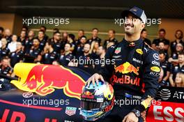 Daniel Ricciardo (AUS) Red Bull Racing at a team photograph. 22.11.2018. Formula 1 World Championship, Rd 21, Abu Dhabi Grand Prix, Yas Marina Circuit, Abu Dhabi, Preparation Day.