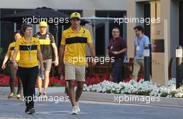 Carlos Sainz Jr (ESP) Renault F1 Team 22.11.2018. Formula 1 World Championship, Rd 21, Abu Dhabi Grand Prix, Yas Marina Circuit, Abu Dhabi, Preparation Day.