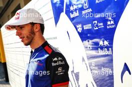 Pierre Gasly (FRA) Scuderia Toro Rosso. 22.11.2018. Formula 1 World Championship, Rd 21, Abu Dhabi Grand Prix, Yas Marina Circuit, Abu Dhabi, Preparation Day.