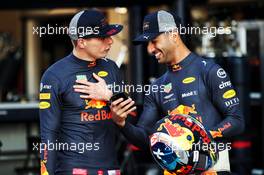 (L to R): Max Verstappen (NLD) Red Bull Racing and Daniel Ricciardo (AUS) Red Bull Racing at a team photograph. 22.11.2018. Formula 1 World Championship, Rd 21, Abu Dhabi Grand Prix, Yas Marina Circuit, Abu Dhabi, Preparation Day.