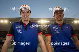 (L to R): Daniil Kvyat (RUS) Scuderia Toro Rosso with team mate HSH Alexander Albon (THA) Scuderia Toro Rosso. 27.11.2018. Formula 1 Testing, Yas Marina Circuit, Abu Dhabi, Wednesday.