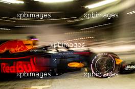 Pierre Gasly (FRA) Red Bull Racing RB14. 28.11.2018. Formula 1 Testing, Yas Marina Circuit, Abu Dhabi, Wednesday.