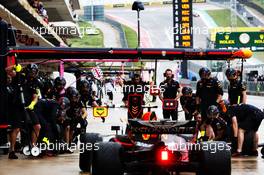 Daniel Ricciardo (AUS) Red Bull Racing RB14 practices a pit stop. 19.10.2018. Formula 1 World Championship, Rd 18, United States Grand Prix, Austin, Texas, USA, Practice Day.
