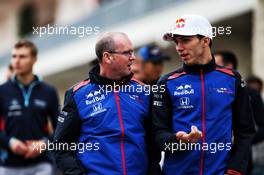 Pierre Gasly (FRA) Scuderia Toro Rosso with Graham Watson (GBR) Scuderia Toro Rosso Team Manager. 19.10.2018. Formula 1 World Championship, Rd 18, United States Grand Prix, Austin, Texas, USA, Practice Day.