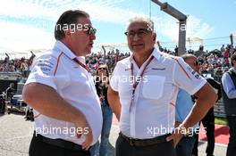 Zak Brown (USA) McLaren Executive Director (Left) on the grid with Michael Latifi (CDN), McLaren Shareholder and father of Nicholas Latifi (CDN). 21.10.2018. Formula 1 World Championship, Rd 18, United States Grand Prix, Austin, Texas, USA, Race Day.