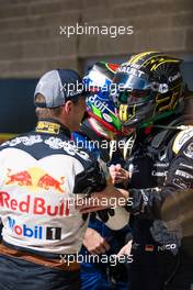 Max Verstappen (NLD) Red Bull Racing celebrates his second position in parc ferme with Nico Hulkenberg (GER) Renault Sport F1 Team. 21.10.2018. Formula 1 World Championship, Rd 18, United States Grand Prix, Austin, Texas, USA, Race Day.
