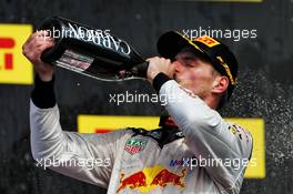 Max Verstappen (NLD) Red Bull Racing celebrates his second position on the podium. 21.10.2018. Formula 1 World Championship, Rd 18, United States Grand Prix, Austin, Texas, USA, Race Day.