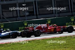 Kimi Raikkonen (FIN) Ferrari SF71H and Lewis Hamilton (GBR) Mercedes AMG F1 W09 battle for the lead of the race. 21.10.2018. Formula 1 World Championship, Rd 18, United States Grand Prix, Austin, Texas, USA, Race Day.