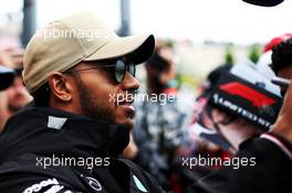 Lewis Hamilton (GBR) Mercedes AMG F1 signs autographs for the fans. 20.10.2018. Formula 1 World Championship, Rd 18, United States Grand Prix, Austin, Texas, USA, Qualifying Day.