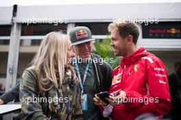 Robbie Naish (USA) Windsurfer with his wife Katie Naish (USA) and Sebastian Vettel (GER) Ferrari. 20.10.2018. Formula 1 World Championship, Rd 18, United States Grand Prix, Austin, Texas, USA, Qualifying Day.