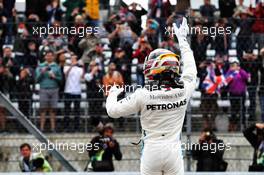 Lewis Hamilton (GBR) Mercedes AMG F1 celebrates his pole position in qualifying parc ferme. 20.10.2018. Formula 1 World Championship, Rd 18, United States Grand Prix, Austin, Texas, USA, Qualifying Day.