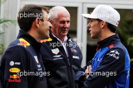 Pierre Wache (FRA) Red Bull Racing Technical Director (Left) with Pierre Gasly (FRA) Scuderia Toro Rosso and Dr Helmut Marko (AUT) Red Bull Motorsport Consultant (Centre). 20.10.2018. Formula 1 World Championship, Rd 18, United States Grand Prix, Austin, Texas, USA, Qualifying Day.