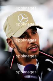 Lewis Hamilton (GBR) Mercedes AMG F1 with the media. 20.10.2018. Formula 1 World Championship, Rd 18, United States Grand Prix, Austin, Texas, USA, Qualifying Day.