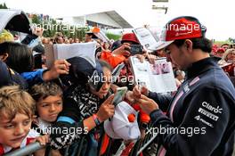 Sergio Perez (MEX) Racing Point Force India F1 Team signs autographs for the fans. 20.10.2018. Formula 1 World Championship, Rd 18, United States Grand Prix, Austin, Texas, USA, Qualifying Day.