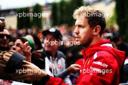 Sebastian Vettel (GER) Ferrari with fans. 20.10.2018. Formula 1 World Championship, Rd 18, United States Grand Prix, Austin, Texas, USA, Qualifying Day.