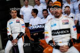 Lando Norris (GBR) McLaren MCL33 Test Driver and Fernando Alonso (ESP) McLaren at a team photograph. 21.10.2018. Formula 1 World Championship, Rd 18, United States Grand Prix, Austin, Texas, USA, Race Day.