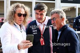 Andy Stevenson (GBR) Racing Point Force India F1 Team Manager (Centre) and Eddie Jordan (IRE) (Right). 21.10.2018. Formula 1 World Championship, Rd 18, United States Grand Prix, Austin, Texas, USA, Race Day.