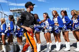 Lewis Hamilton (GBR) Mercedes AMG F1 with the Dallas Cowboys Cheerleaders on the drivers parade. 21.10.2018. Formula 1 World Championship, Rd 18, United States Grand Prix, Austin, Texas, USA, Race Day.