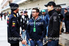 Daniel Ricciardo (AUS) Red Bull Racing (Left) and George Russell (GBR) Art Grand Prix / Mercedes AMG F1 Reserve Driver (Right). 18.10.2018. Formula 1 World Championship, Rd 18, United States Grand Prix, Austin, Texas, USA, Preparation Day.