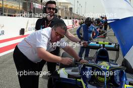 Race 2, Lando Norris (GBR) Carlin and Zak Brown (USA) McLaren Executive Director 08.04.2018. FIA Formula 2 Championship, Rd 1, Sakhir, Bahrain, Sunday.