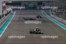 Race 1, Crash, Arjun Maini (IND) Trident 24.11.2018. Formula 2 Championship, Rd 12, Yas Marina Circuit, Abu Dhabi, UAE, Saturday.