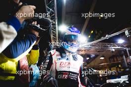 Fernando Alonso (ESP) Toyota Gazoo Racing in the pits. 14.06.2018. FIA World Endurance Championship, Le Mans 24 Hours, Qualifying, Le Mans, France. Thursday.