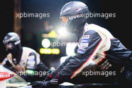 A Toyota Gazoo Racing mechanic during a pit stop. 14.06.2018. FIA World Endurance Championship, Le Mans 24 Hours, Qualifying, Le Mans, France. Thursday.