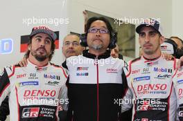 (L to R): Fernando Alonso (ESP) Toyota Gazoo Racing with Hisatake Murata (JPN) Toyota Gazoo Racing President and Sebastien Buemi (SUI) Toyota Gazoo Racing. 16-17.06.2018. FIA World Endurance Championship, Le Mans 24 Hours, Race, Le Mans, France.