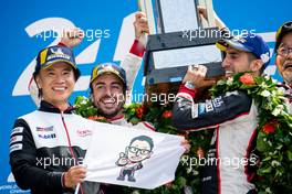 (L to R): Race winner Fernando Alonso (ESP) Toyota Gazoo Racing celebrates on the podium with Sebastien Buemi (SUI) Toyota Gazoo Racing. 16-17.06.2018. FIA World Endurance Championship, Le Mans 24 Hours, Race, Le Mans, France.