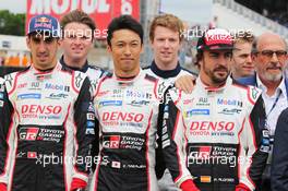(L to R): Sebastien Buemi (SUI) / Kazuki Nakajima (JPN) / Fernando Alonso (ESP) #08 Toyota Gazoo Racing Toyota TS050 Hybrid, on the grid. 16-17.06.2018. FIA World Endurance Championship, Le Mans 24 Hours, Race, Le Mans, France.