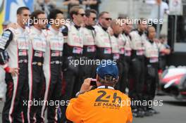 (L to R): Sebastien Buemi (SUI); Fernando Alonso (ESP) and Kazuki Nakajima (JPN) #08 Toyota Gazoo Racing Toyota TS050 Hybrid, on the grid. 16-17.06.2018. FIA World Endurance Championship, Le Mans 24 Hours, Race, Le Mans, France.