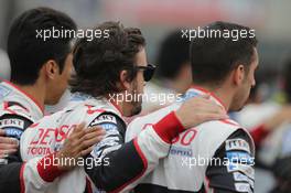 (L to R): Kazuki Nakajima (JPN); Fernando Alonso (ESP); and Sebastien Buemi (SUI) #08 Toyota Gazoo Racing Toyota TS050 Hybrid, on the grid. 16-17.06.2018. FIA World Endurance Championship, Le Mans 24 Hours, Race, Le Mans, France.