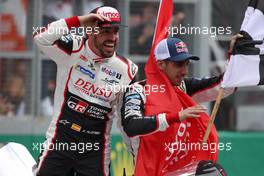 (L to R): Race winners Fernando Alonso (ESP) and Sebastien Buemi (SUI) #08 Toyota Gazoo Racing Toyota TS050 Hybrid, celebrate at the end of the race. 16-17.06.2018. FIA World Endurance Championship, Le Mans 24 Hours, Race, Le Mans, France.