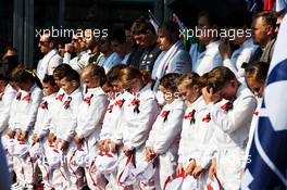 Drivers and grid kids observe a minute's silence for the atrocities in New Zealand and the passing of Charlie Whiting. 17.03.2019. Formula 1 World Championship, Rd 1, Australian Grand Prix, Albert Park, Melbourne, Australia, Race Day.