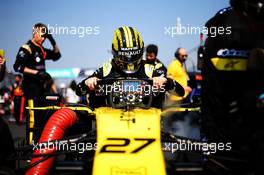 Nico Hulkenberg (GER) Renault F1 Team RS19 on the grid. 17.03.2019. Formula 1 World Championship, Rd 1, Australian Grand Prix, Albert Park, Melbourne, Australia, Race Day.